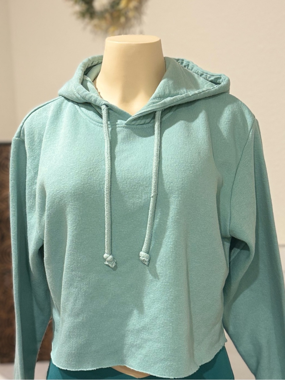 J.O & CO Cropped Hoodie – XS – Seafoam/Mint